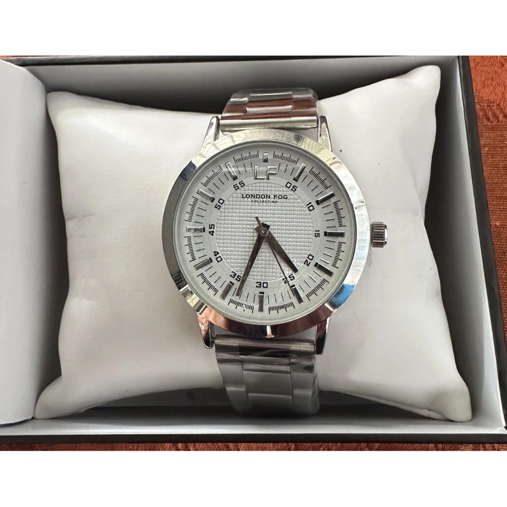 London Fog unisex Inverness bracelet Silver Tone Watch with White Dial